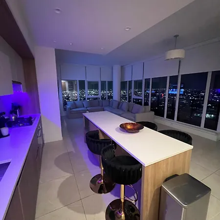 2Br Panoramic City Views! Apartment